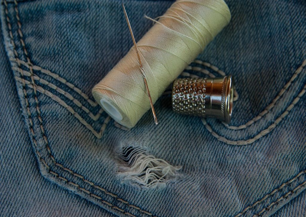 trousers-1637097_1280